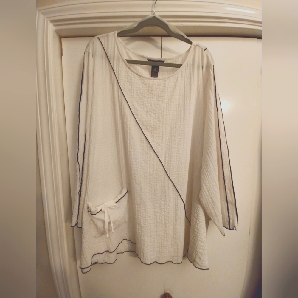 Ali Miles 3x White Tunic Top with Slimming Black Trim
